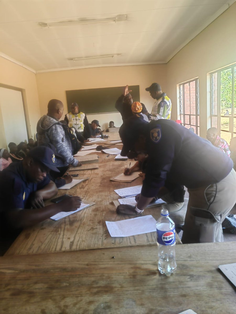 nasiphim's tweet photo. 35 illegal immigrants were arrested in a span of 3 hours in the Winterveld area yesterday.

This is a national crisis! https://t.co/nZm2MYzS36