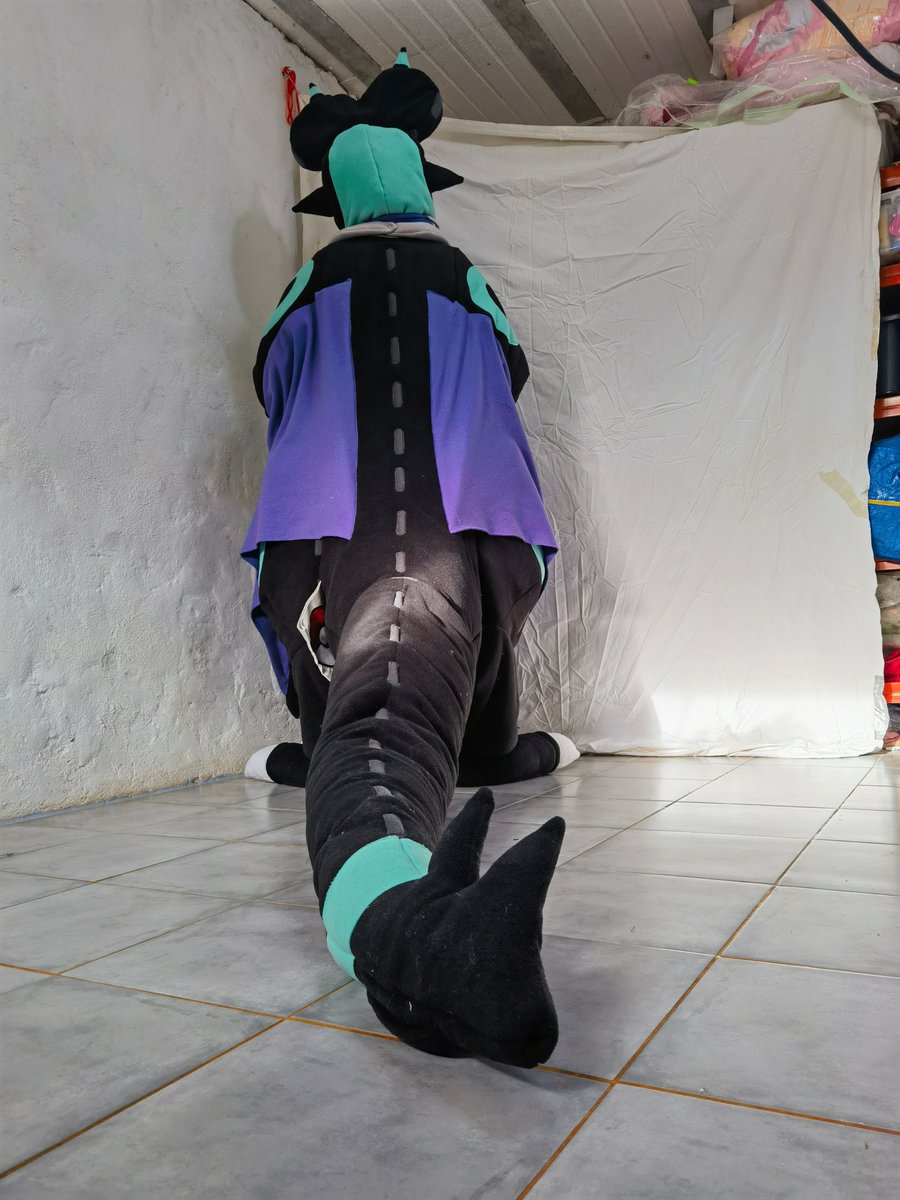 Nah, it's alive!

#plushsuit #plushie #noivern #pokemon #fursuit #furryart