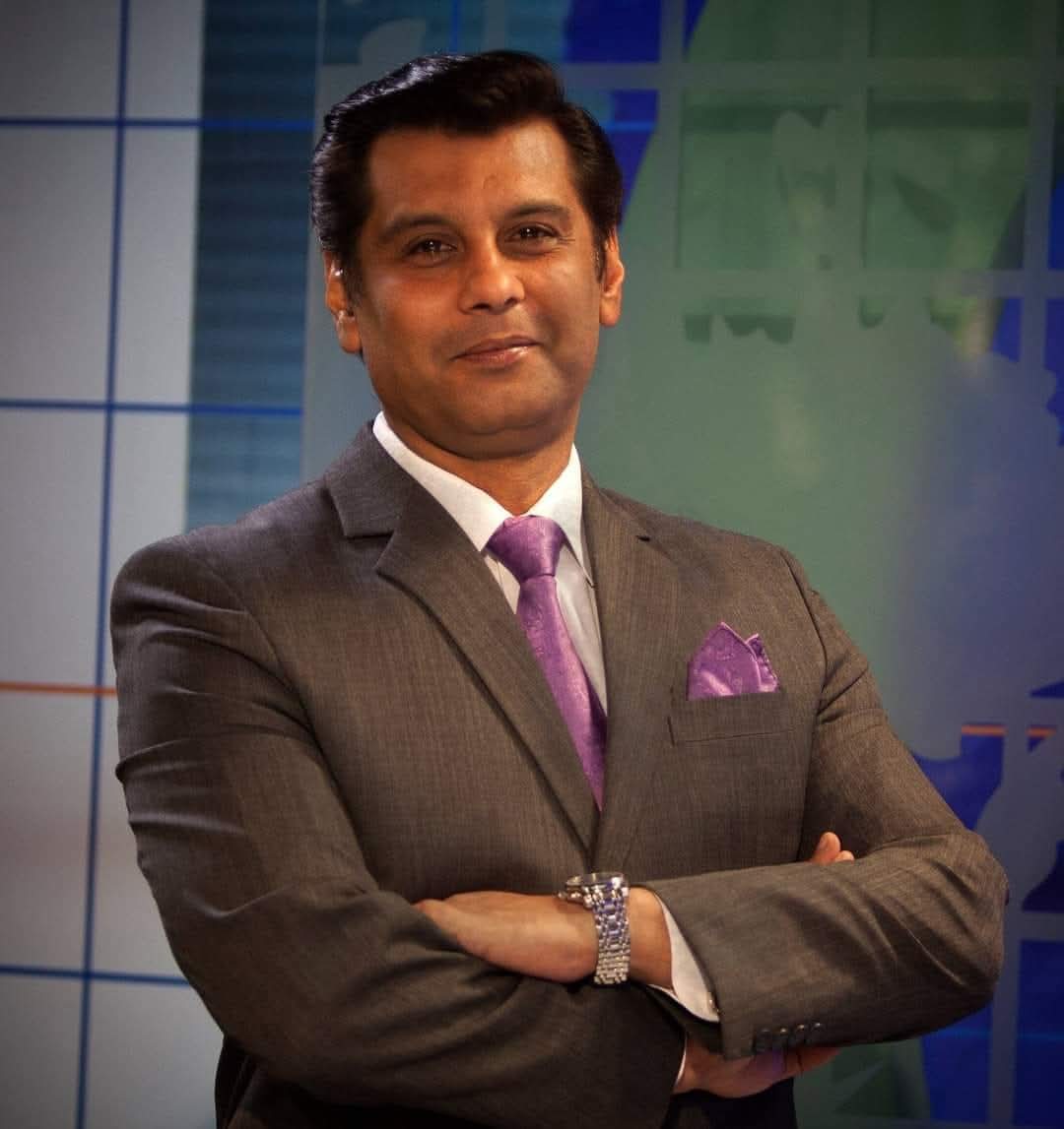 گردن کٹا کے زندہ ہے ظالم کے شہر میں 
ارشد تجھے سلام ہے ارشد تجھے سلام

#شہید_حق_ارشد_شریف