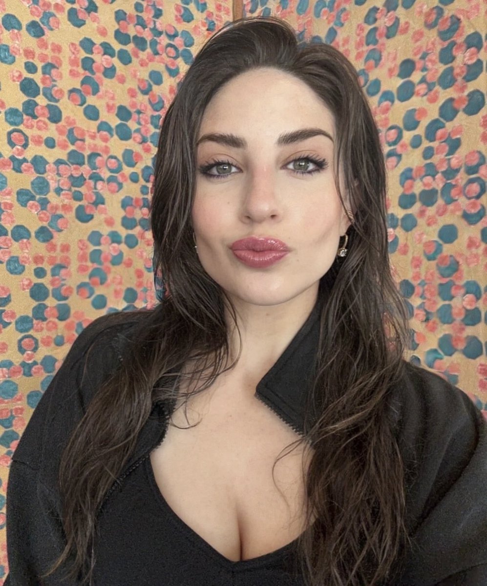 SAN DIEGO! This Friday, 7:30pm I’m at Mic Drop Comedy. Come laugh or cry with me, I won’t tell you what to do. ❤️

🎟️: micdropcomedysandiego.com/shows/318452