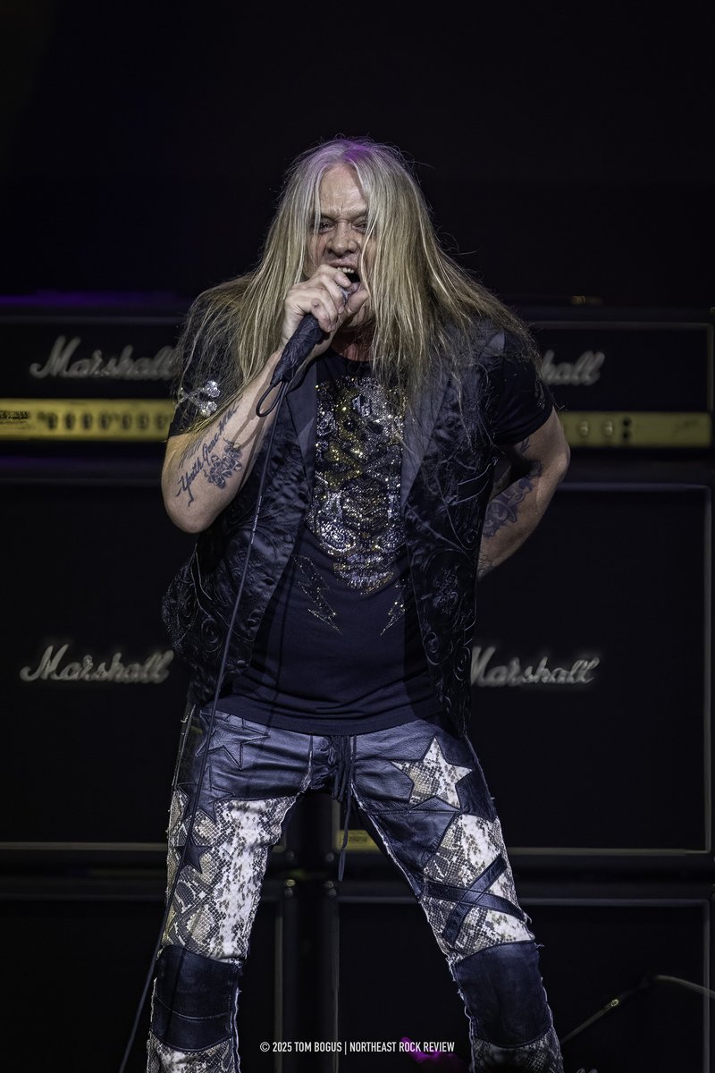 NERockReview's tweet image. On October 17, 2025, Sebastian Bach, Slaughter, and Quiet Riot lit up Mohegan Sun Arena in Uncasville, Connecticut. 

See the full photo coverage and relive the concert highlights here: 👉
northeastrockreview.com/sebastian-bach…