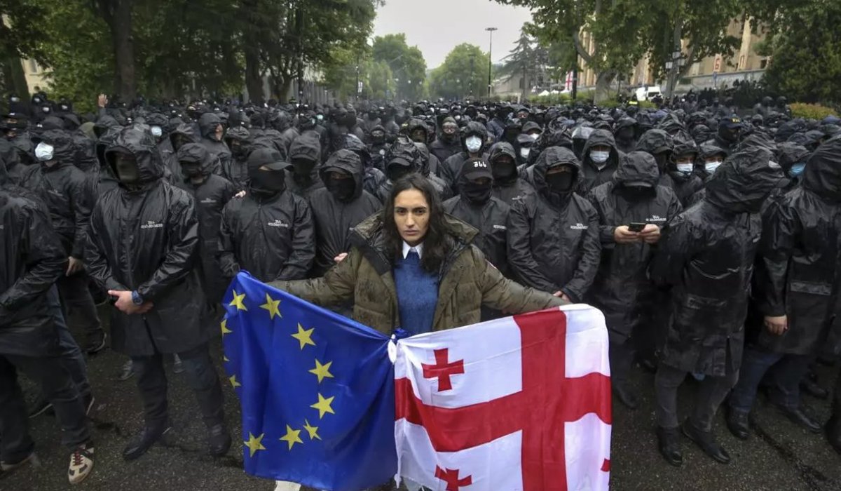 Right now, the anti-European and anti-democratic regime in Georgia is detaining protesters on Rustaveli Avenue in Tbilisi. At least 20 people have already been arrested, including several prominent Georgians.
Live: facebook.com/reel/134901826…