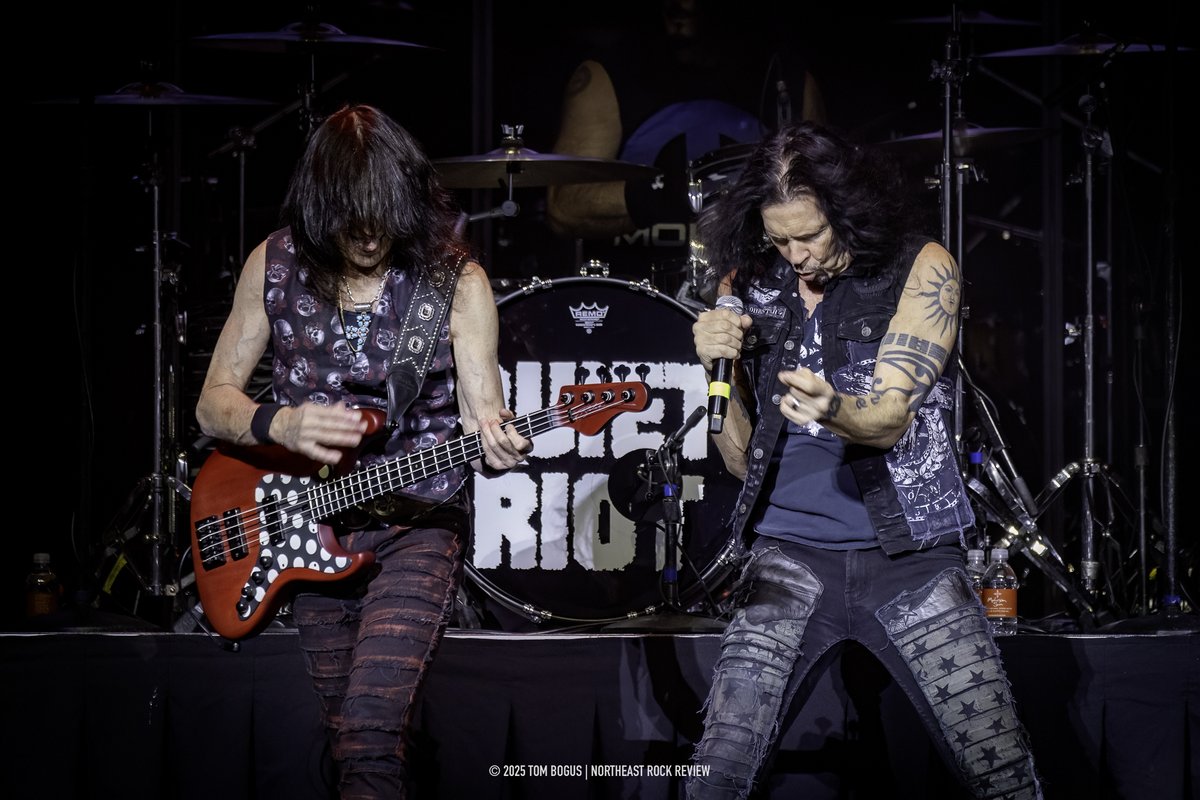 NERockReview's tweet image. On October 17, 2025, Sebastian Bach, Slaughter, and Quiet Riot lit up Mohegan Sun Arena in Uncasville, Connecticut. 

See the full photo coverage and relive the concert highlights here: 👉
northeastrockreview.com/sebastian-bach…