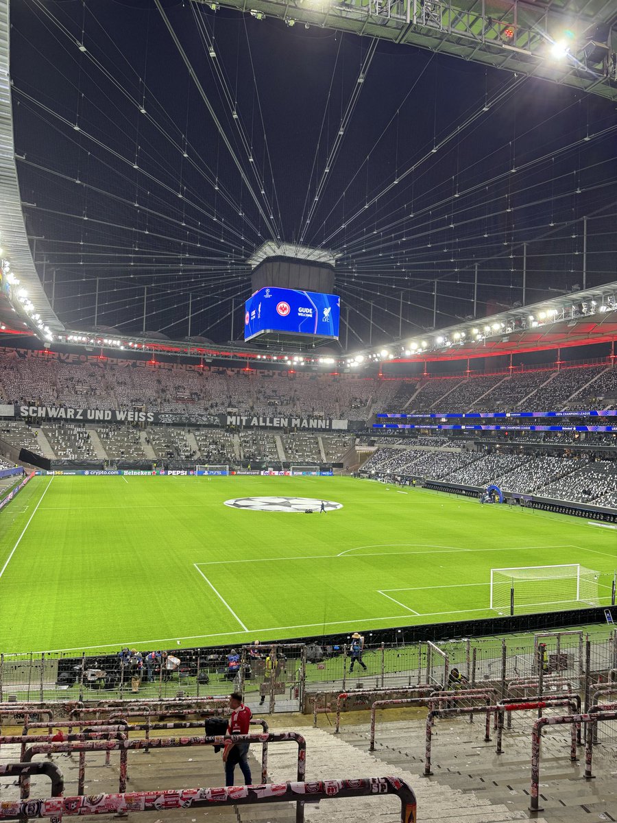 LFC-Neelie tweet media