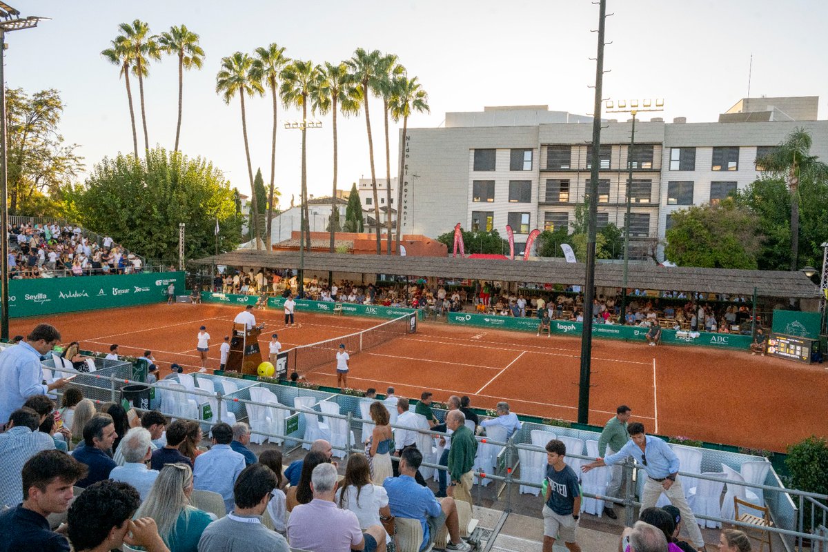 🥎 ¡Llega la gran final del I Memorial Manu Contreras!
Disfruta este finde del mejor ambiente deportivo 🔥

📅 Viernes desde las 16 h.: finales +60, femenino, +40 y dobles
📅 Sábado desde las 11 h.: finales masculino, femenino y +40