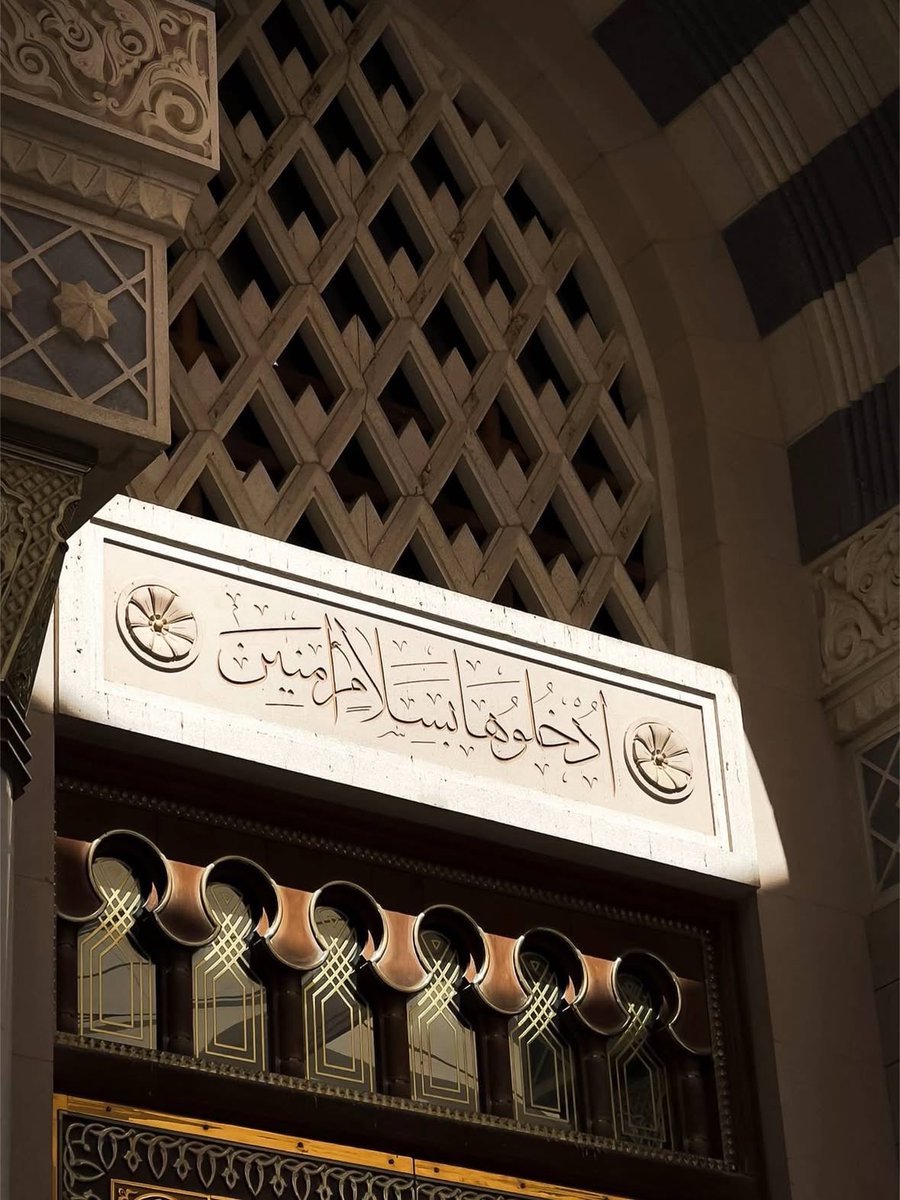 ibtisa10m's tweet photo. ياربِّ بلِّغني لأصبحَ حافظًا
آتي بكُلِّ الآي لا أتردّدُ

وإذا سمعتُ تلاوةً لمجوِّدٍ
كانَ التَّمامُ علىٰ لسانيَ يُسرَدُ🤎 https://t.co/FEG6I190ZF