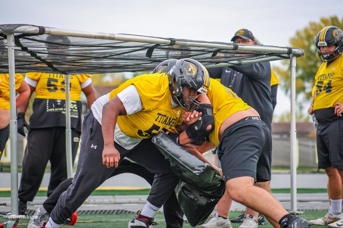 UWOFootball's tweet image. Earn it every day ⚡
#NOW | #O2HVE6AS