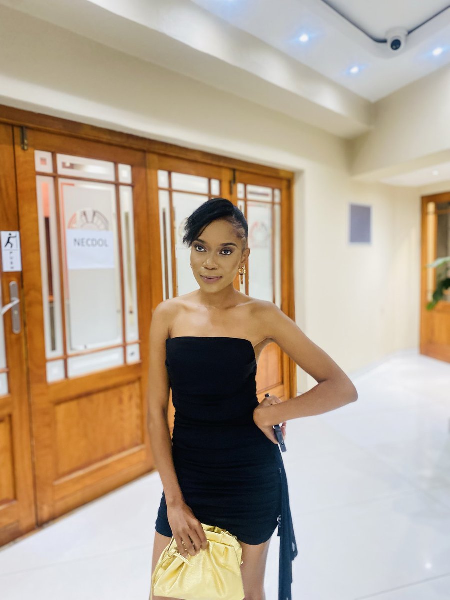 MoliehiTiny's tweet image. Name something that’s sexier when wearing black🫦🥵