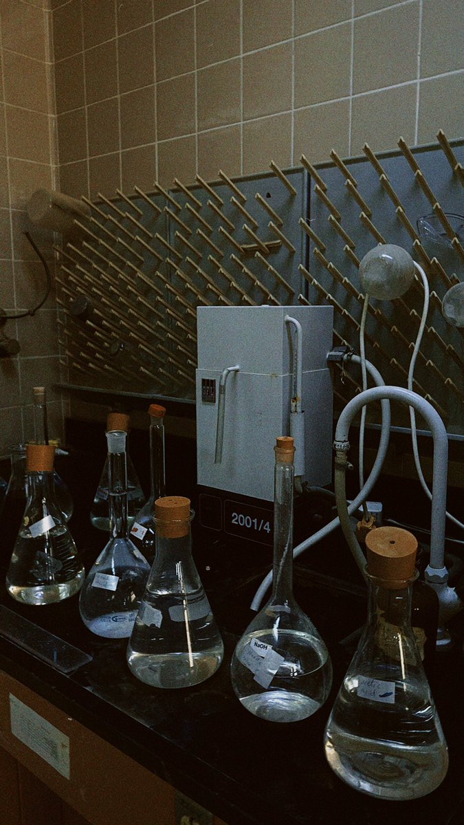xjw_a's tweet image. Teaching biology 🧫 Biochemistry vs. Organic chemistry 🧪 ✨
