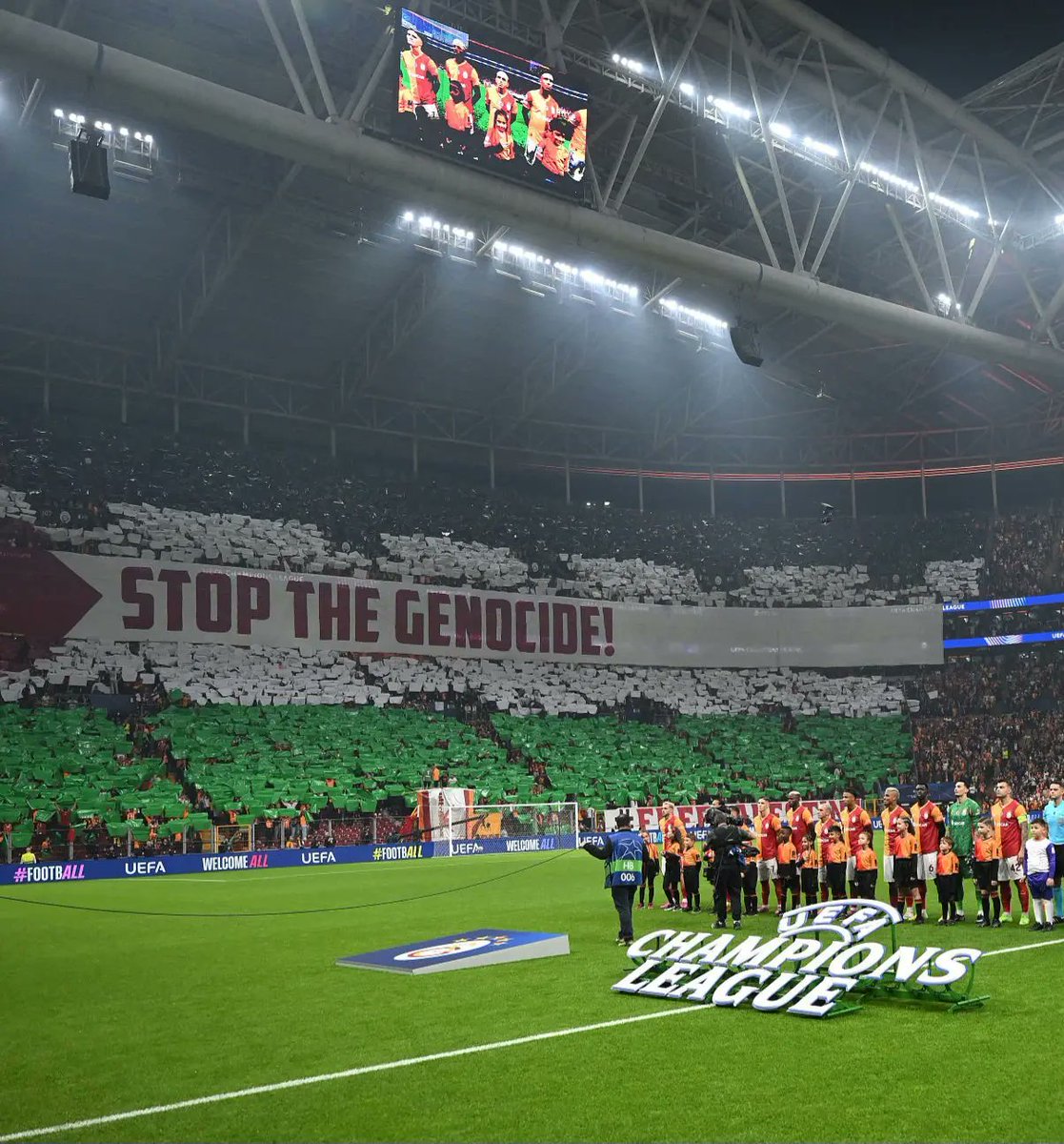 CollectCelticFC's tweet photo. Well done Galatasaray 💚🧡👏 https://t.co/EzBlZgl9Sn