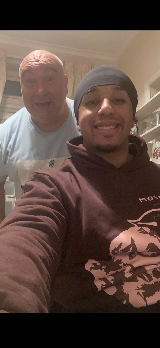 He finally turned up and another AI guru apparently 🥴kid number 3. Baseball floodlight in the background.❤️🙏🐏