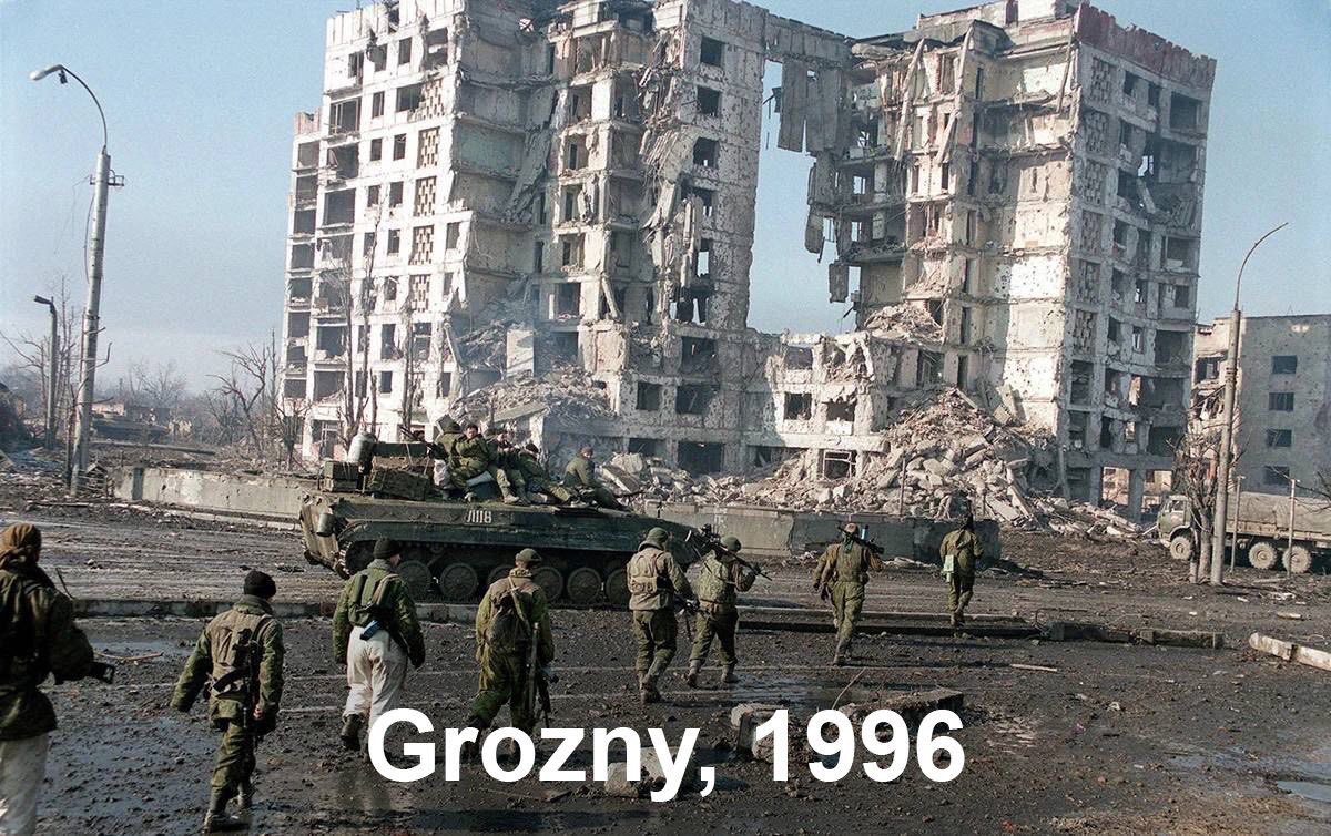 DantonQ22's tweet photo. @OlenaRohoza @ZCardoso3011 @LCI @KyivPost @cpi @DarthPutinKGB @vladimirputiniu @Reuters

On peut penser que ce geste des mains du #Président #Zelenskyy serait légitime et attendu par les nombreuses familles de #victimes de ce #Dictateur,ce #boucher #mafieu🇷🇺,#VladimirPutin‼️
SON #DESTIN EST DÉJÀ #SCELLÉ... https://t.co/78s1OO5aAx