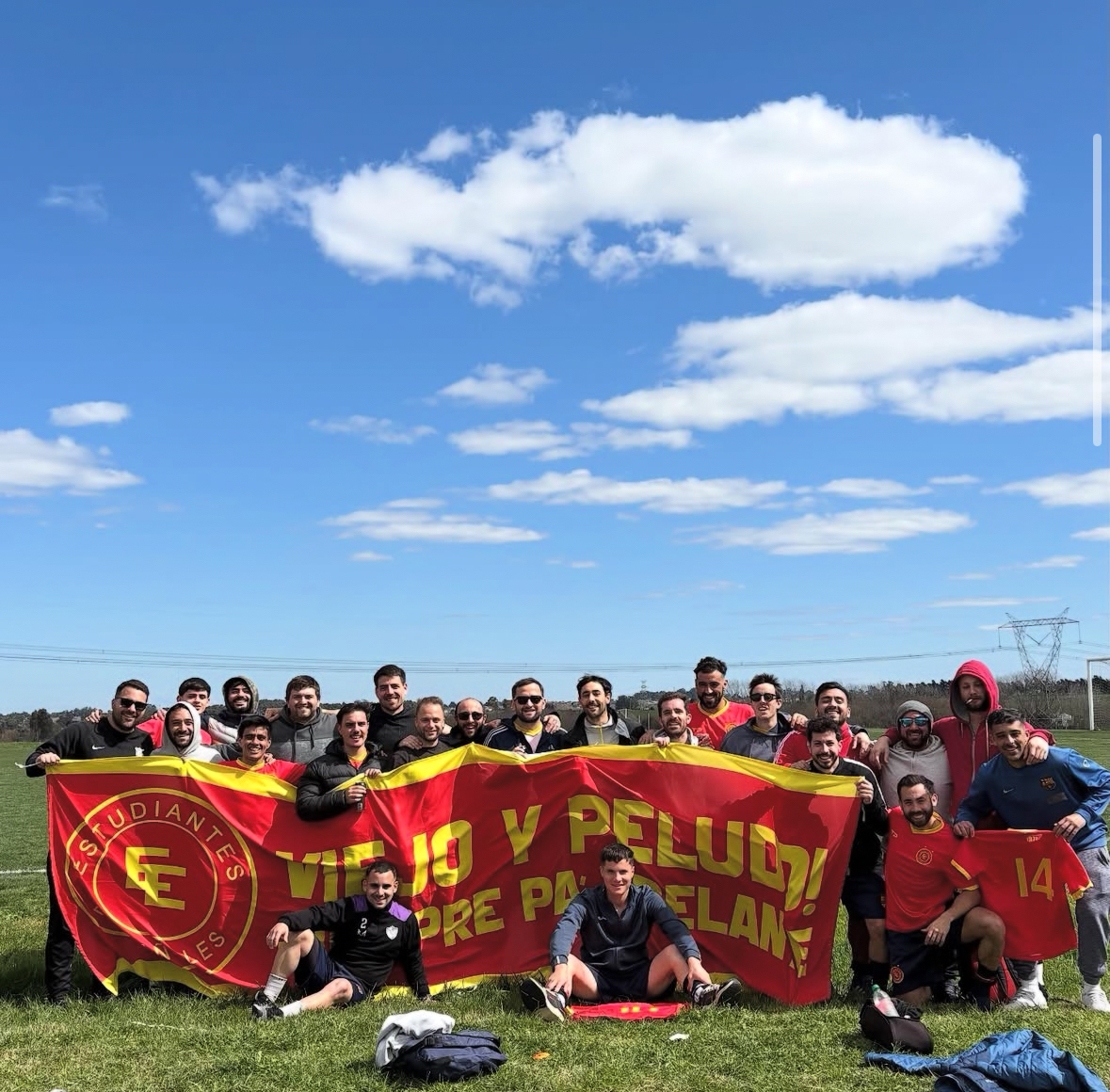 📻 No afloja 

<a href="/EstudiantesEsp2/">Estudiantes Españoles</a> es el único líder de la Divisional F de Mayores. El pasado fin de semana goleó 4-0 a Clara Jackson. El próximo domingo tendrá otra final anticipada, ante el segundo, Cervantes.

Escuchá la nota ▶️ tinyurl.com/53kztyb8