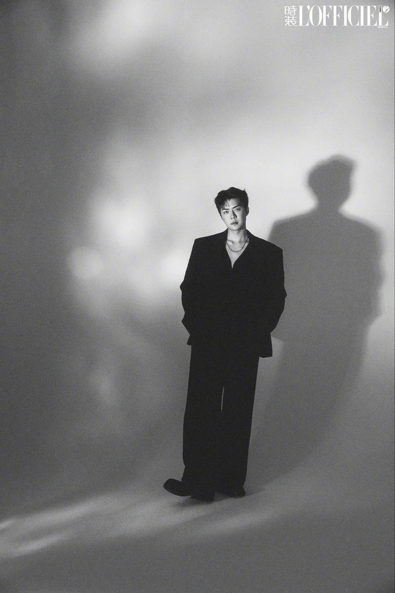 He  moves  between   light   and  shadow  with  effortless  composure.  The  quiet  confidence
in  his  eyes  to  the  soft  fold  of  the  knit   —
tells  a  story  of  modern  elegance:  𝐮𝐧𝐟𝐨𝐫𝐜𝐞𝐝, 𝐮𝐧𝐛𝐨𝐭𝐡𝐞𝐫𝐞𝐝, 𝐮𝐧𝐟𝐨𝐫𝐠𝐞𝐭𝐭𝐚𝐛𝐥𝐞.