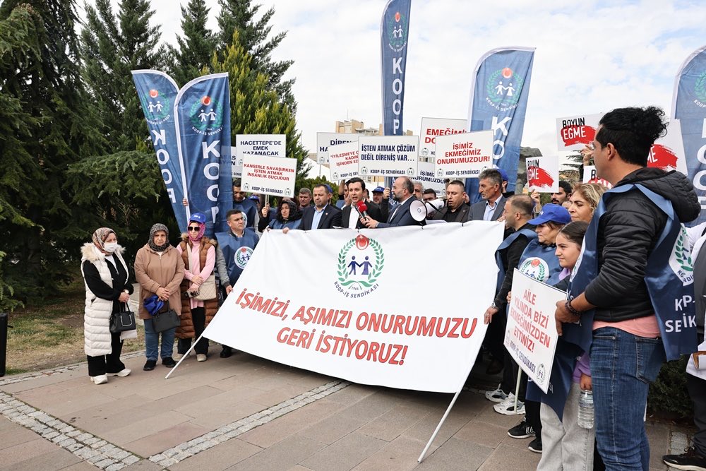 #HacettepeİşçisiYalnızDeğil

Yetkili olduğumuz Hacettepe Üniversitesi’nde 13 arkadaşımızın haksız ve hukuksuz bir şekilde işten çıkartılmasını protesto ediyoruz.

<a href="/Hacettepe1967/">Hacettepe Üniversitesi</a>
 <a href="/CahitGuranEN/">Prof. Dr. Mehmet Cahit Güran</a>
 <a href="/csgbakanligi/">T.C. Çalışma ve Sosyal Güvenlik Bakanlığı</a> 
<a href="/YuksekogretimK/">Yükseköğretim Kurulu</a>