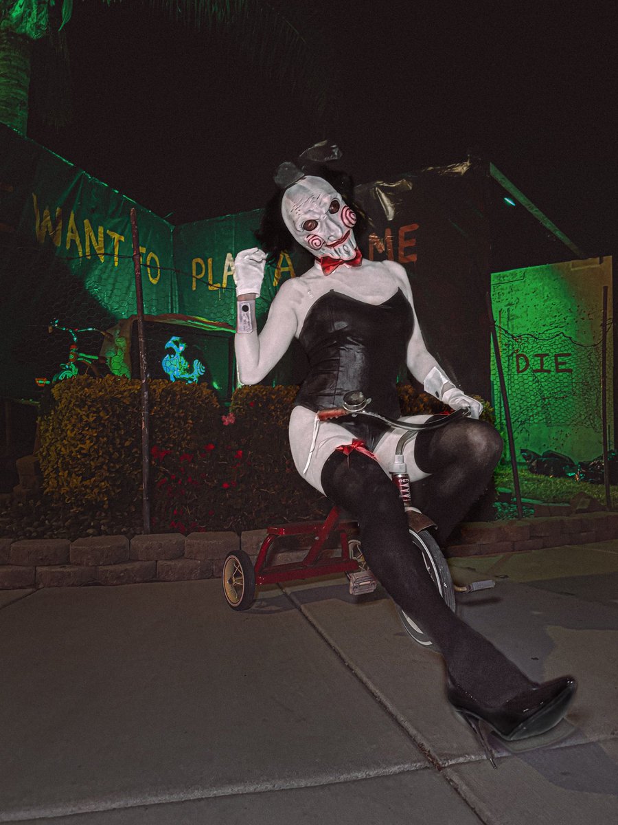 HadleighPainter's tweet image. Bunny Suit Billy the Puppet/ Jigsaw Cosplay from the Saw Franchise- I thought this was a fun little twist :p #billythepuppet #jigsaw #saw #bunnysuit #cosplay