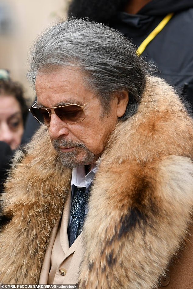 kdpacino's tweet photo. New pictures(taken yesterday) of Al Pacino filming a new movie “Father Joe” where he plays a mob boss. 

Credits- DailyMail https://t.co/wNPmefY3Bs