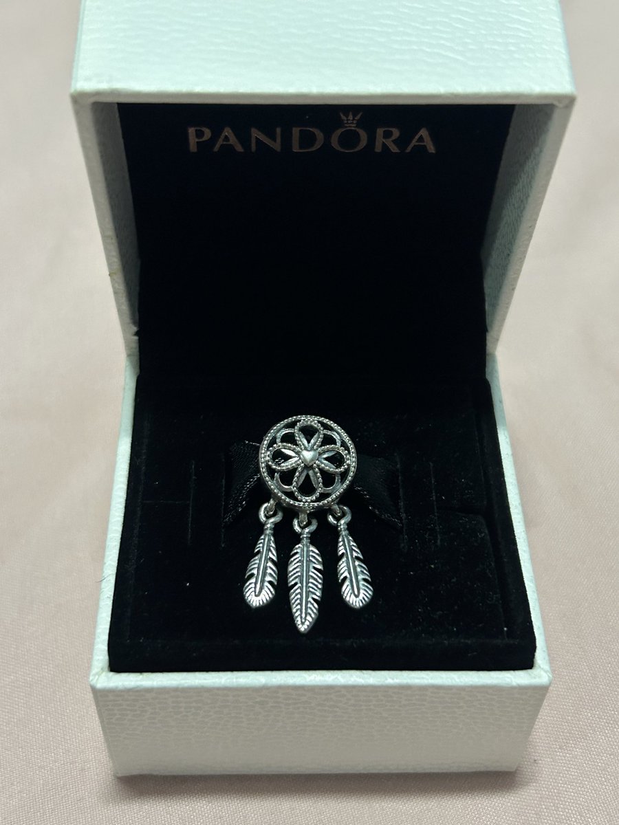 z2nu_'s tweet photo. 🩷ส่งต่อ Pandora ค่า 🧿
สนใจเดมได้เลยงับ เทถูก ๆ 

#pandora #ส่งต่อpandora #ขายpandora #pandoraมือสอง #pandoraมือ2 #แพนดอร่า #ส่งต่อ https://t.co/40YJ0aLSna