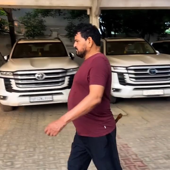 Jr.Gaurav Kushwaha (@newscopgaurav2) on Twitter photo आदरणीय नेता जी पूर्व सांसद ब्रज भूषण शरण सिंह के पास 2019 के चुनावी हलफनामे के मुताबिक मात्र 10 करोड़ के करीब की संपत्ति है.!🌎
लेकिन उसमें भी आपके पास 3 हेलीकॉप्टर, 2 लैंड क्रूज़र, कई फॉर्च्यूनर, 1 टोयोटा वेलफायर मिलाकर दर्जनों गाड़िया है नेता जी के करीब 52 विद्यालय है,जिनमें आदरणीय नेता जी पूर्व सांसद ब्रज भूषण शरण सिंह के पास 2019 के चुनावी हलफनामे के मुताबिक मात्र 10 करोड़ के करीब की संपत्ति है.!🌎
लेकिन उसमें भी आपके पास 3 हेलीकॉप्टर, 2 लैंड क्रूज़र, कई फॉर्च्यूनर, 1 टोयोटा वेलफायर मिलाकर दर्जनों गाड़िया है नेता जी के करीब 52 विद्यालय है,जिनमें