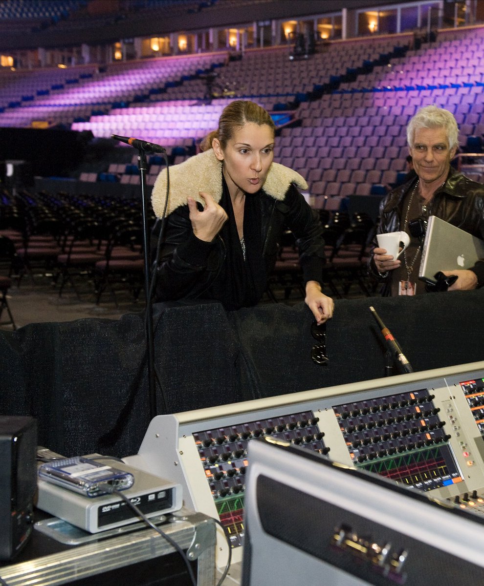 celinedion's tweet image. Sound checking in an empty arena in 2008. The calm before the storm, soaking it all in before the magic of the evening begins. 🎤
📸: Gérard Schachmes