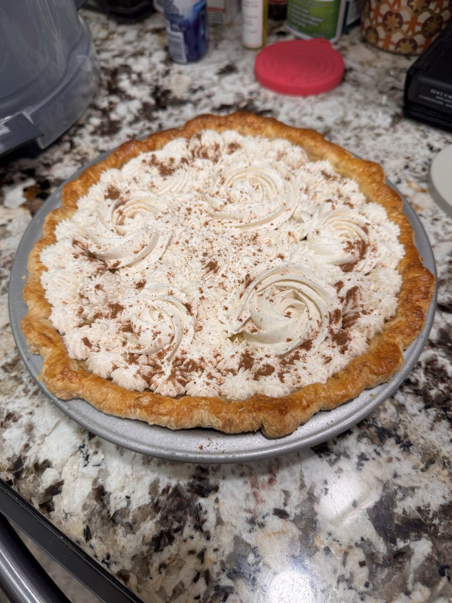 fiddlerbrett's tweet image. Alright #BakingTwitter it’s been awhile.  We got browned butter and caramelized honey Pumpkin pie, topped with a layer of browned butter and caramelized honey pastry cream, and finished with spiced whipped cream.