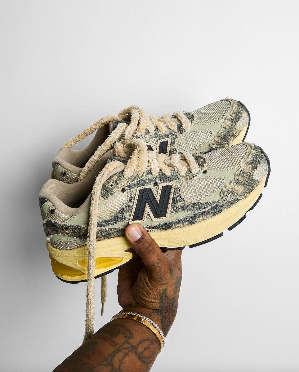 SneakerPhetish's tweet image. The signs were there. Joe hinted he was “in his bag” during the Abzorb 2000 drop. But yeah…..gonna need these. 🔥