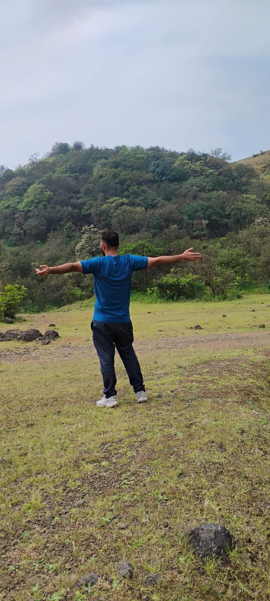 वापस वहीं आने की गुंजाइश में कभी दरवाजा बंद नहीं हो पाता, It just happens in each kind  of decision.  When we somewhere  relate some good memories. We can’t completely leave   .