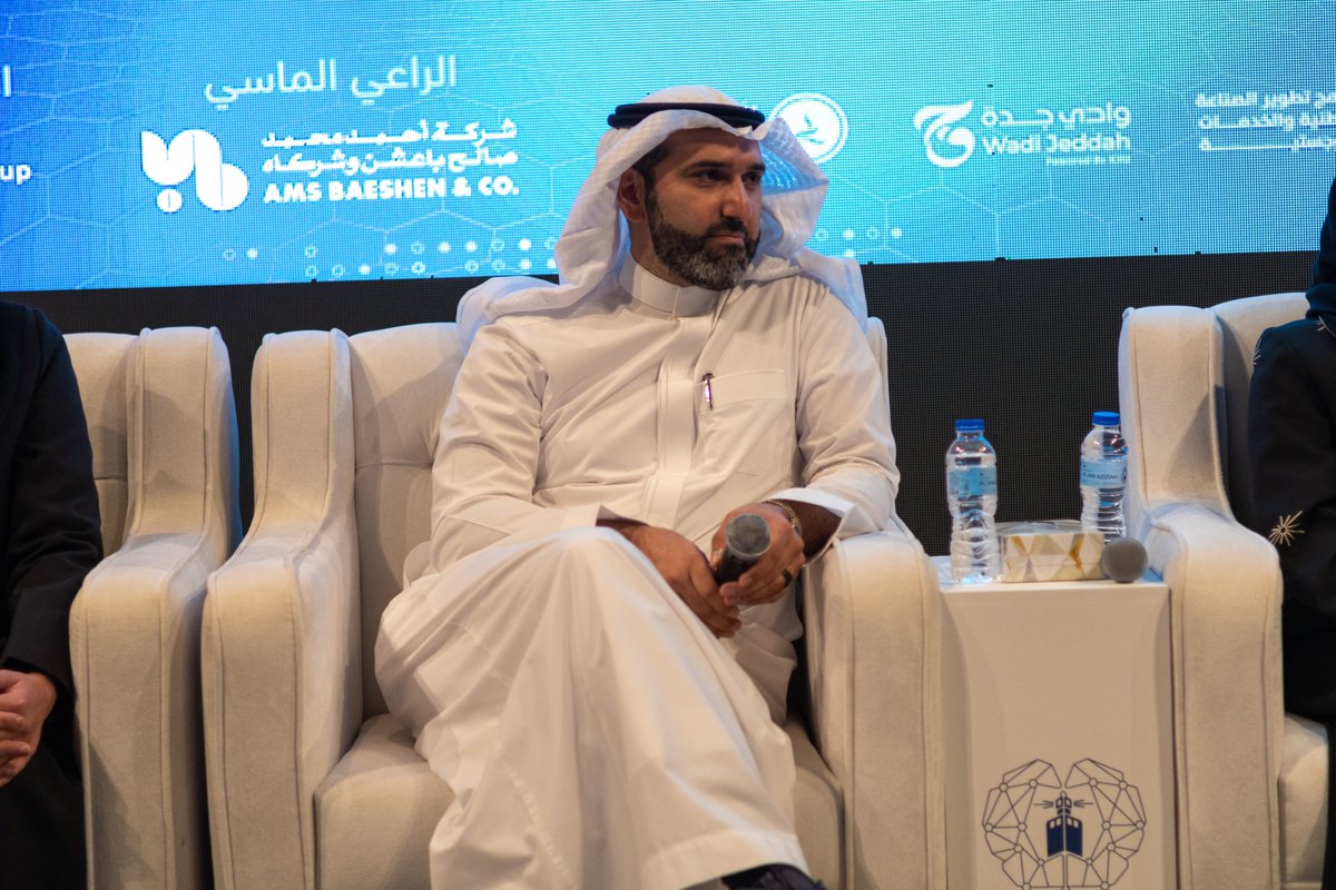 تحويل الأفكار الخلاقة إلى نماذج ملموسة يتطلب أفضل الممارسات والخبرات لدفع عجلة الابتكار قدماً.
​جلسة حوارية بعنوان: "أبرز الممارسات في تحويل الأفكار إلى نماذج ملموسة"
ضمن فعاليات المؤتمر الأول للابتكار وريادة الأعمال في الجامعات السعودية بـ#جامعة_الملك_عبدالعزيز.
​أدار الجلسة د.