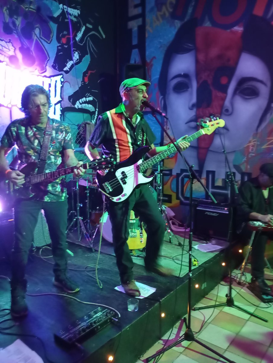 Black Ducados tweet media