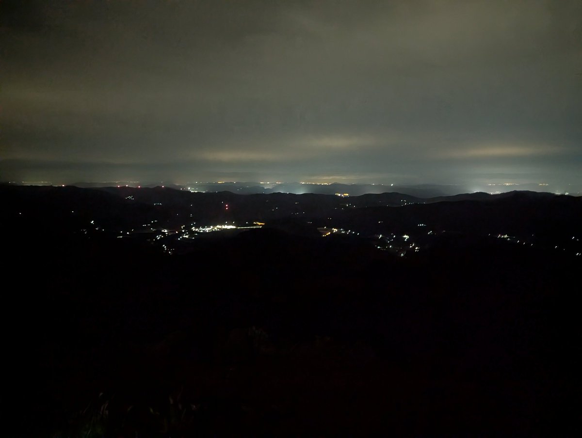 放課後に東広島市最高峰な鷹ノ巣山に登りました。
森のくまさんに会わなくてよかったです！