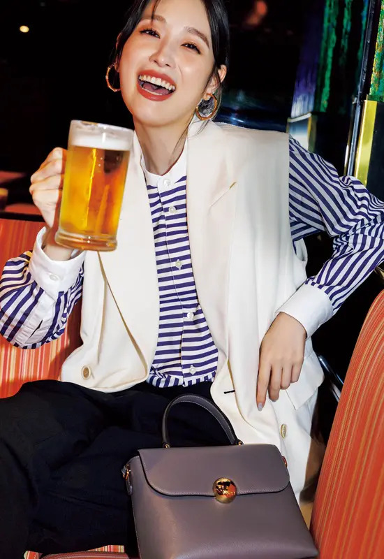 新闻】アースカラーで通勤ルックに抜け感を！ 外勤派・髙橋ひかる、秋