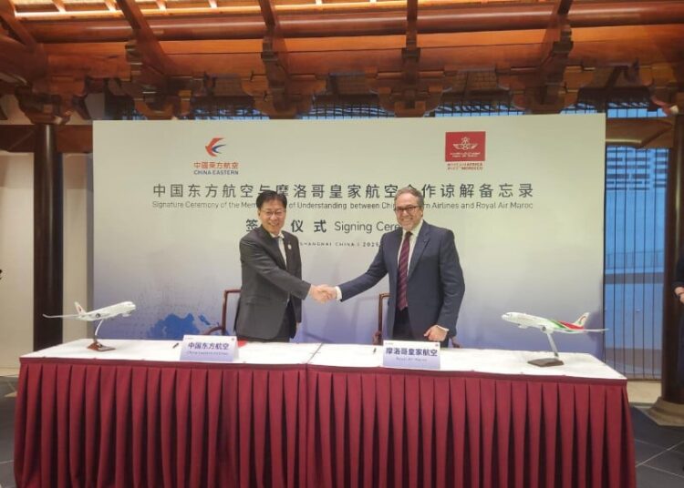 Nouvelle étape dans la coopération de l’#aviation civile !  <a href="/CEAirglobal/">China Eastern Airlines</a> et <a href="/royalairmaroc/">Royal Air Maroc</a> viennent de signer un MoU à #Shanghai, marquant le début d’un nouveau chapitre stratégique entre les deux compagnies pour renforcer leurs réseaux de lignes. #Chine #Maroc