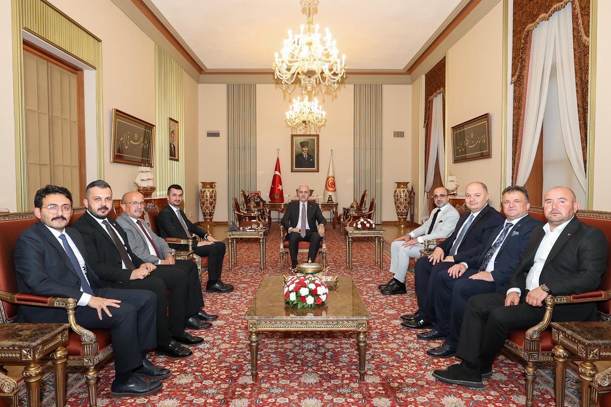 📍TBMM

  Burdurumuzun Eniştesi, her daim bizlerden desteğini esirgemeyen, TBMM Başkanımız Sayın Prof. Dr. Numan Kurtulmuş'a ziyarette bulunduk. 

  Kıymetli kabulleri ve Şehrimize destekleri için  Sayın Meclis Başkanımıza ve kıymetli eşleri Prof. Dr. Sevgi Kurtulmuş hocamıza