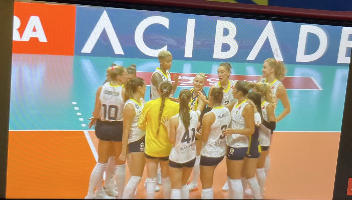 EylmamaErkek's tweet image. Tebrikler 💛💙🏐
#sarımelekler