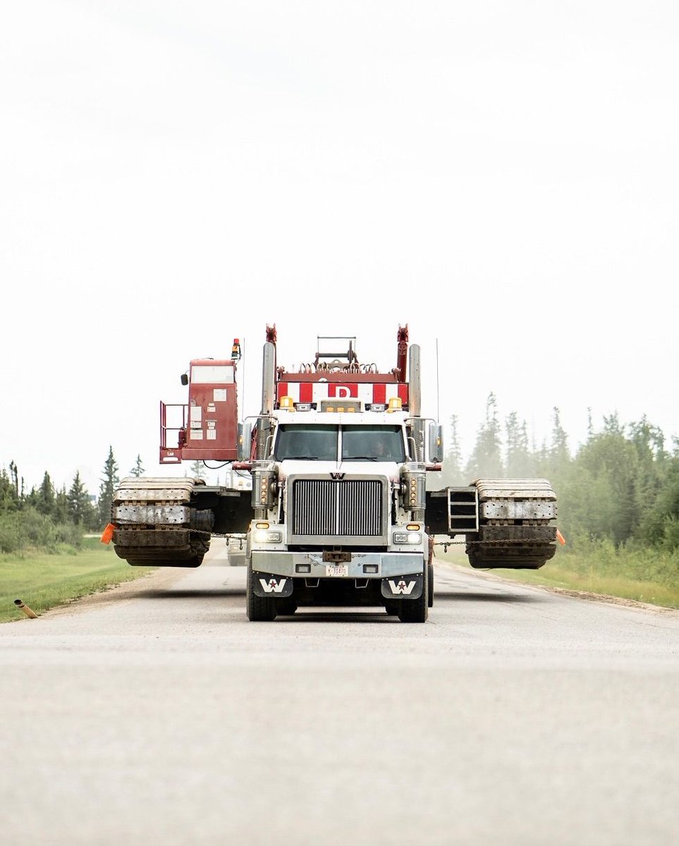 barnhartcrane's tweet image. 🔁Repost

&quot;Alberta—the land of &apos;if it fits, it ships.&apos;&quot;

📸: Aaron Witt
#HeavyTransport