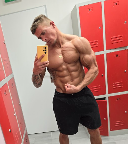 zahryvip's tweet photo. Need me to make you beg for more? 😈 https://t.co/dzWIDgd59j