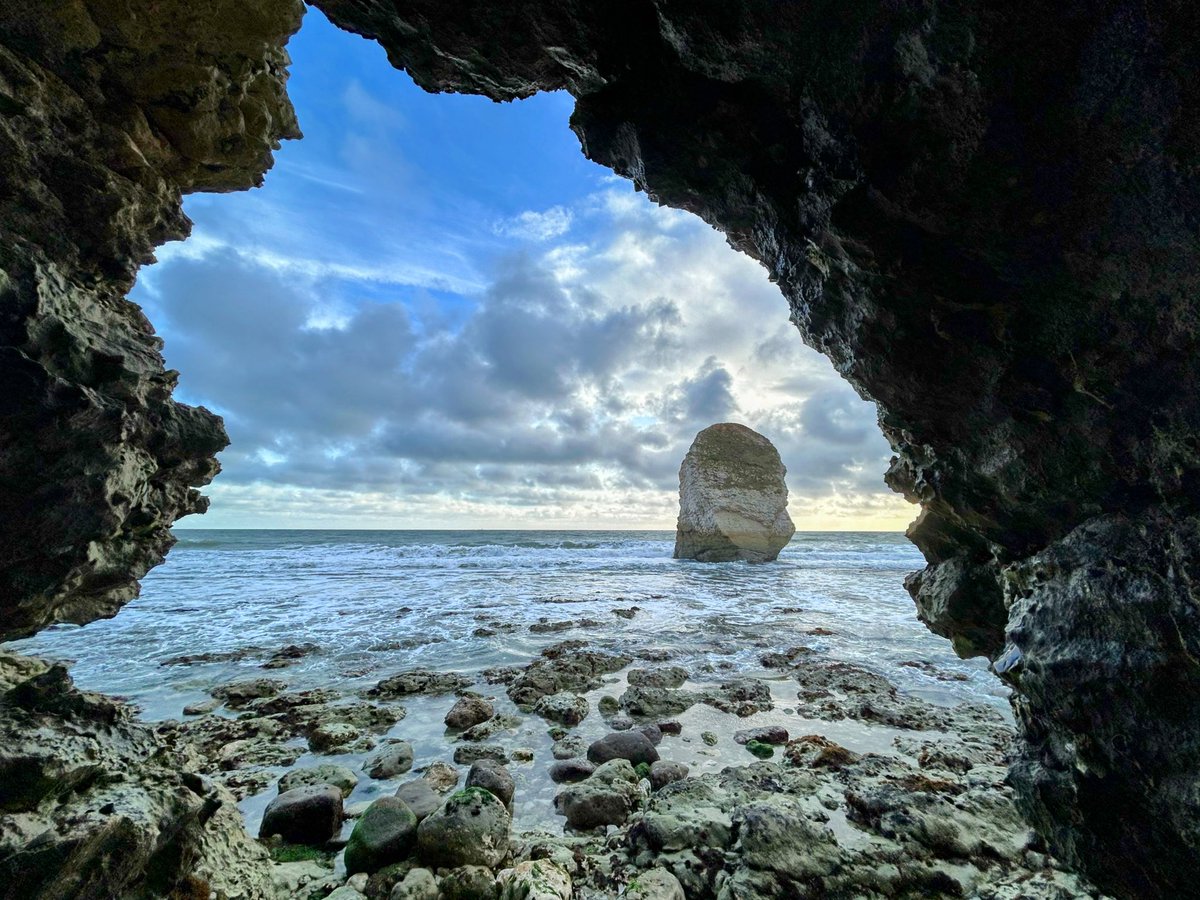 wightowl's tweet photo. Freshwater Bay. Some pics I took before a shower rolled in late yesterday afternoon. #freshwaterbay #isleofwight https://t.co/ut6SUhQQYK
