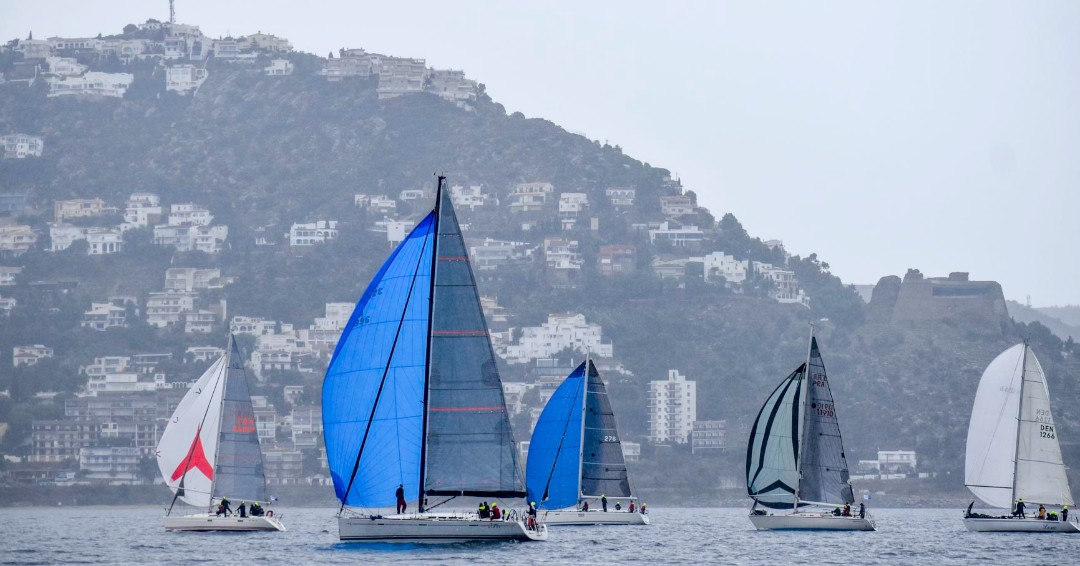 CAT📍 Empuriabrava: marina més gran d’Europa (+23 km canals). Sortida per la Fase 3 de la Regata de Vela de Creuer 2025, t'esperem! 
#iemporda2025 #regates2025  @cvgolfusempuriabrava <a href="/gen/">Gen Kanai ｜</a>.roses @velacatalana