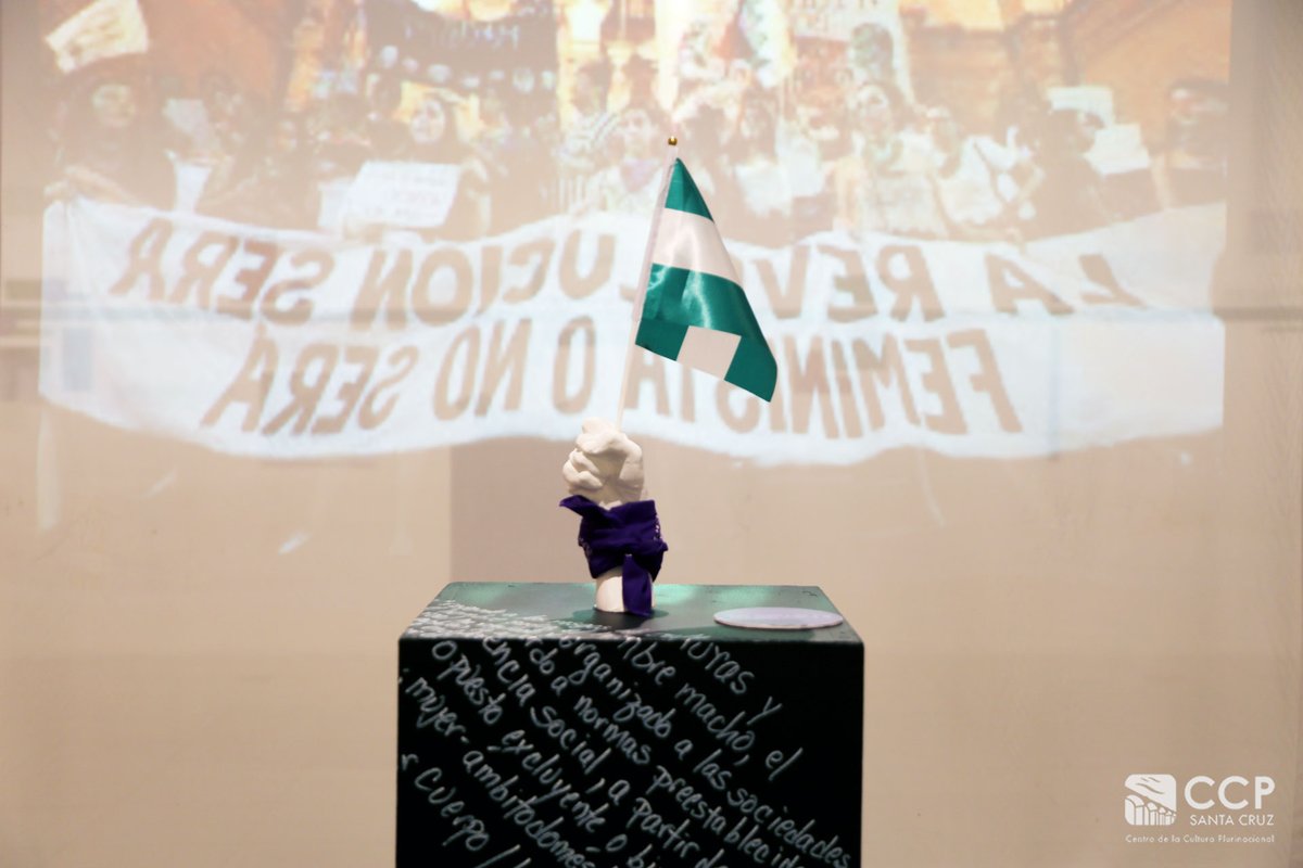 #CCP| A través de una línea del tiempo, la exposición MUJERES CRUCEÑAS revaloriza 200 años de lucha e historia, por la disputa y creación de espacios de participación femenina en diversos ámbitos de la sociedad como el arte y la política.