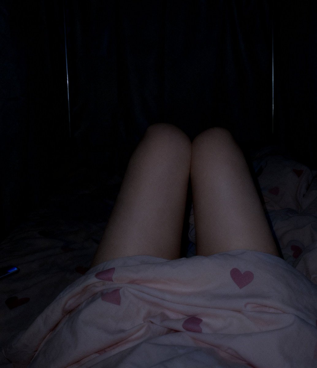 zz49210221's tweet photo. 其实我也挺原生家庭的吧，但我做不了地雷女，因为我怕疼，每次有自残的念头都不敢下���。
我又怕死，难过起来的时候又盼望着早点死
一多想又睡不着了 https://t.co/Ghwm8YZQJu