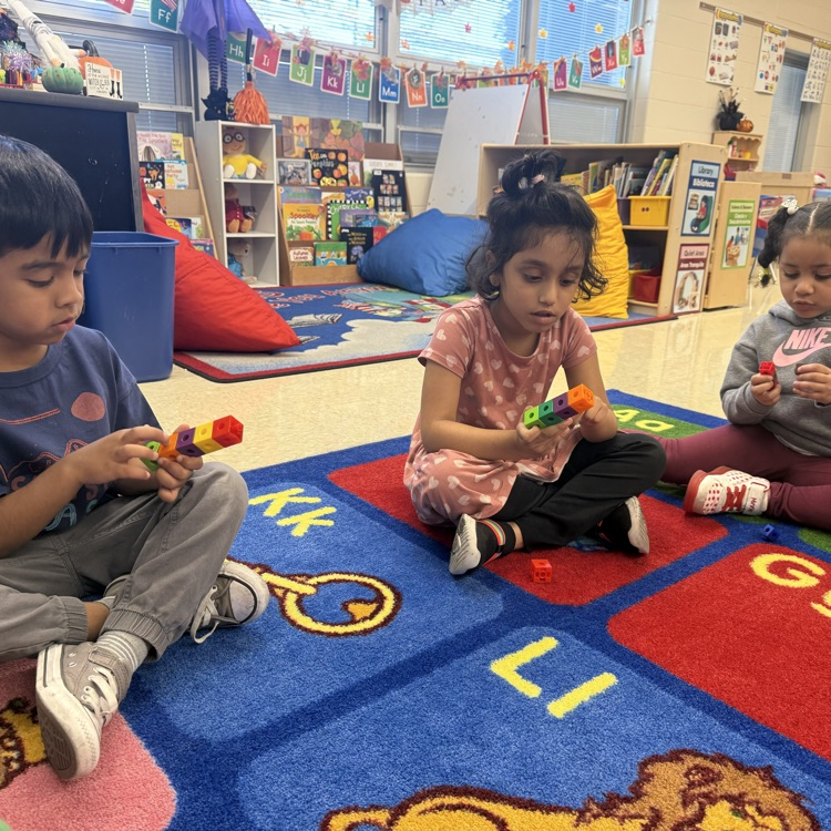 nbtschools's tweet photo. Preschoolers in Miss Vogel's class are building words in a sentence and counting how many words each sentence has! #truenorthbrunswick https://t.co/IDwuGhI17w