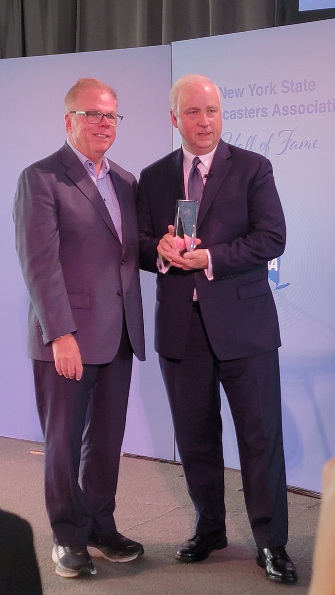 Meteorologist Peter Hall tweet media