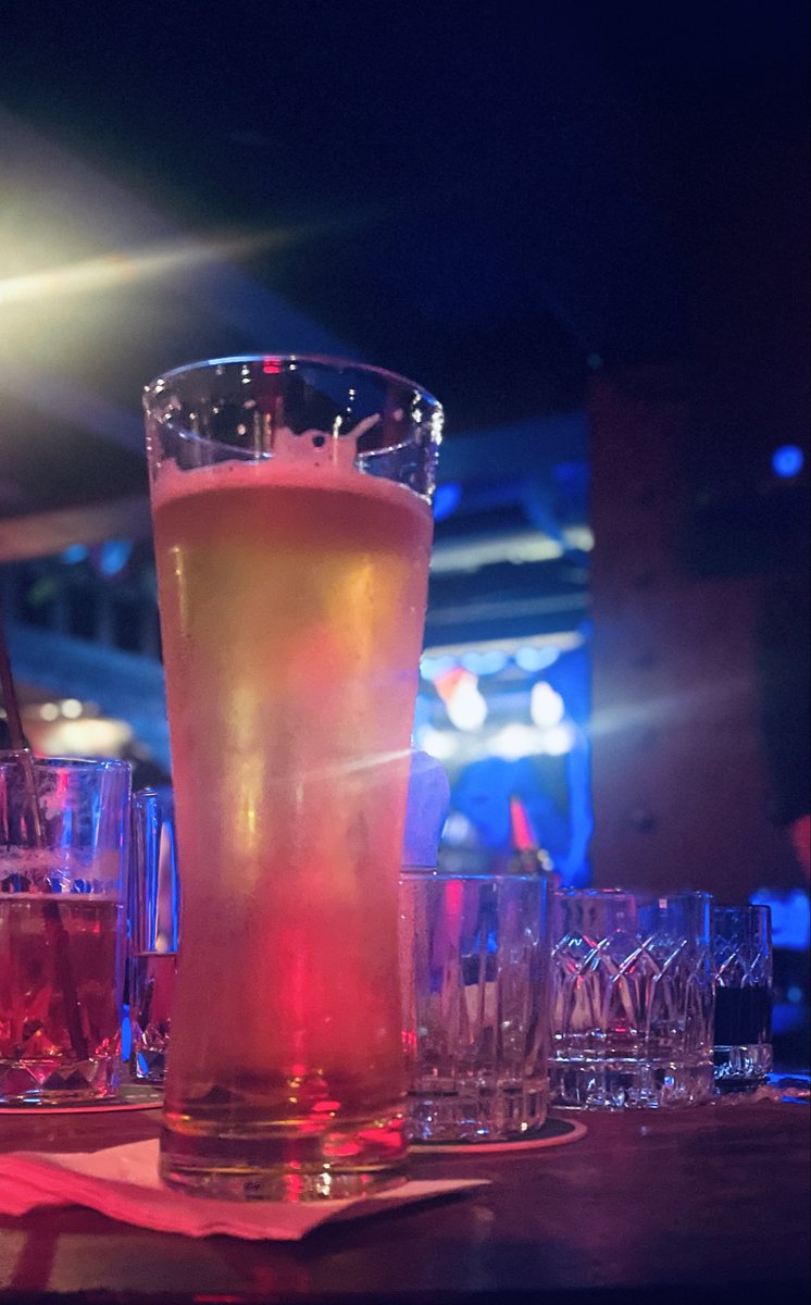 Ni-Ji-Kwai🍺
周りが明日休み、のムードに乗っている。EMINEM聴こえてきたからまあいいか。