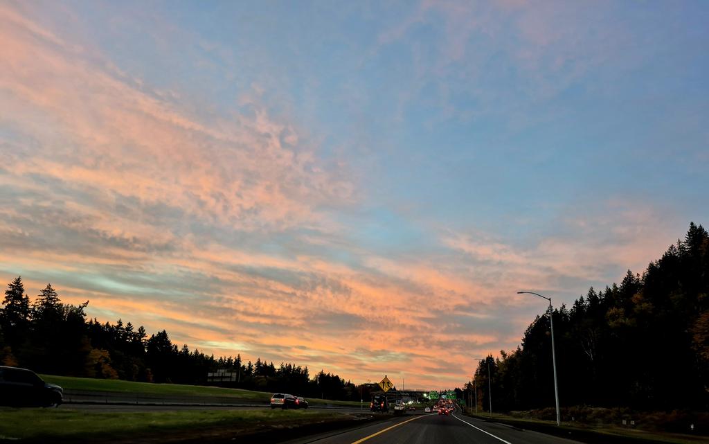 chriscabe3's tweet image. Awesome morning🌄 views #orwx @CamilaOrtiTV @major_weather