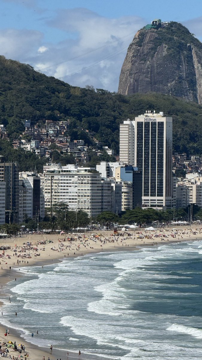 a vista do meu airbnb mds cidade que choca