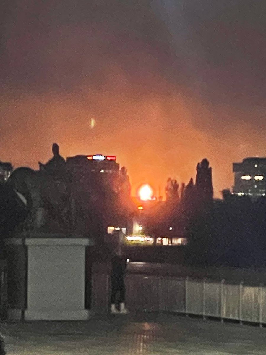 TheOtherSideRu's tweet image. ‼️ BREAKING:
🇺🇦🇪🇺 Ukraine appears to have hit a third EU nation within days
A fire is reportedly raging at a Slovak refinery in Bratislava owned by Hungary's MOL — a facility that processes Russian oil
This follows recent explosions at Hungary's largest refinery, which also…