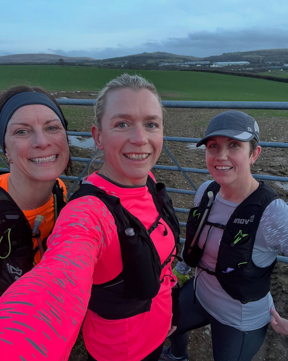 Share your #ShineBrighter photos with us and how you're preparing for the clocks falling back this Sunday! 🕚🇬🇧 

Grab yourself some reflective running gear this Autumn with an extra 20% off using code CLOCKS20 #shinebrighter #runningmotivation #reflectivesportswear