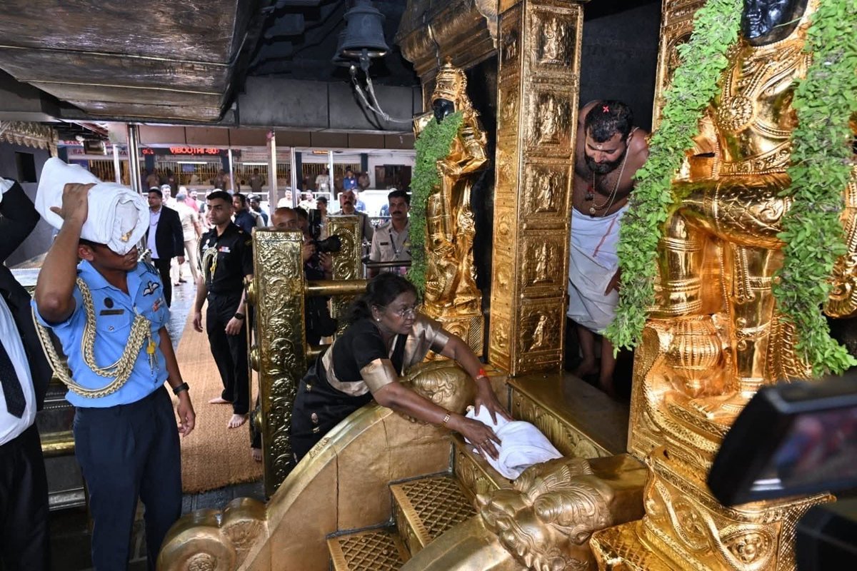 India is blessed to have such a Dharmic woman as its President today. 

President Draupadi Murmu's Sabarimala visit was exemplary. Perfect combination of bhakti, grace and respect for temple traditions. 

Swamy Sharanam Ayyappa 🙏