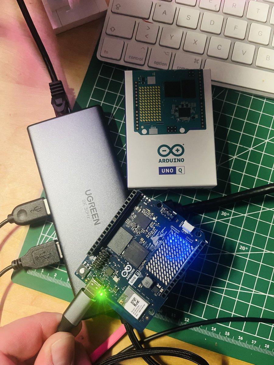 r_schulz_maker's tweet image. If you had asked me a few weeks ago: It is possible to connect a mouse, a keyboard and a monitor to an @arduino Uno? I would probably have thought you were crazy. But the new Arduino UNO Q can… sudo apt-get update😳!
