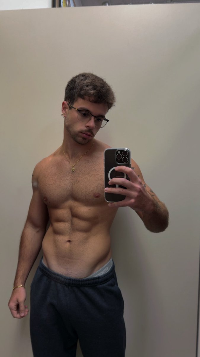 itzdommmm's tweet image. Clearly there’s a little turd in the chamber